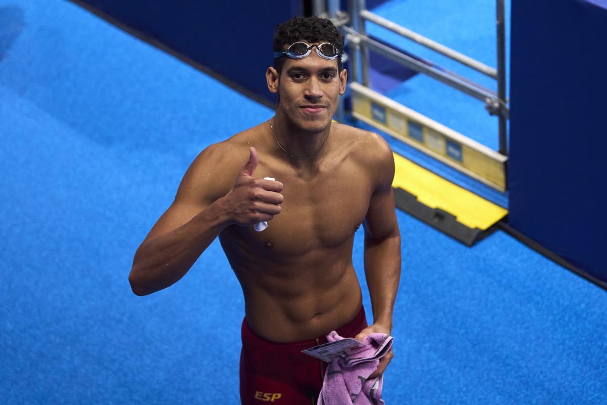El nadador español Hugo González de Oliveira tras competir en los 100 espalda de Paris 2024.