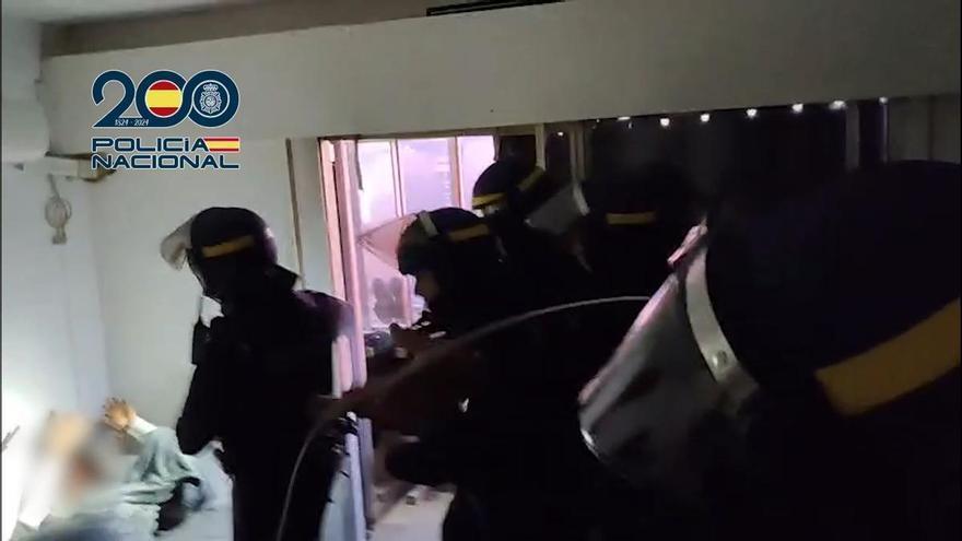 Dos detenidos en Torremolinos de un punto de venta de droga en el que un cliente recibió un disparo