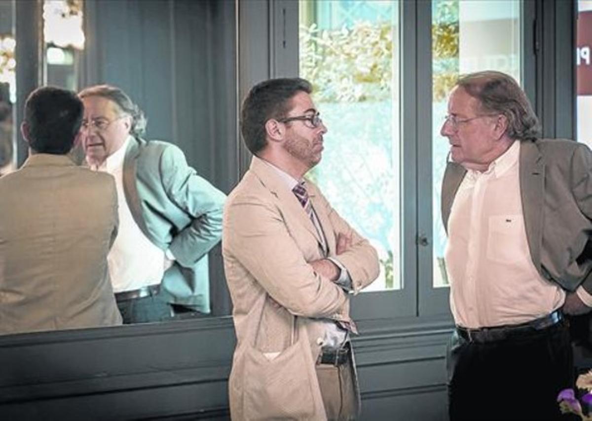 Emili Rosales i Josep Ramoneda conversen abans de la presentació del seu projecte.