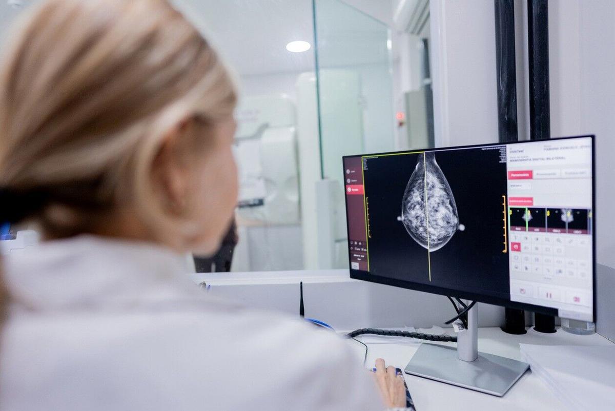 11/04/2026 Un fármaco para suprimir la lactancia tras parto podría reducir el riesgo de cáncer de mama, según estudio internacional. Un equipo de expertos del Centro de Investigación del Cáncer de Salamanca (CIC) ha participado en un estudio internacional que ha mostrado que un fármaco utilizado para suprimir la lactancia tras el parto podría reducir el riesgo de cáncer de mama. SALUD CSIC
