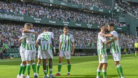 Resumen, goles y highlights del Betis  2 - 1 Osasuna de la jornada 11 de LaLiga EA Sports