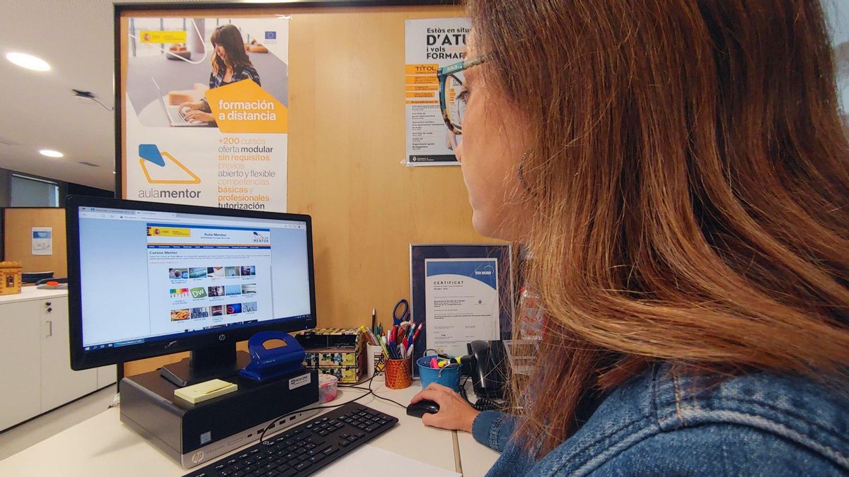 Sant Boi posa en marxa Aula Mentor, un nou servei de formació ocupacional en línia