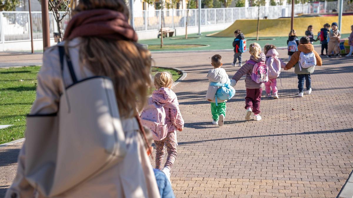 Los niños del Miguel de Cervantes se hicieron con el parque de moda.