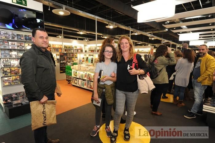 Rozalén, en la firma de discos y libros en FNAC