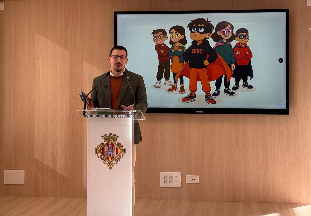 El concejal de Familia e Infancia, Alberto Vidal, durante la rueda de prensa de presentación de la campaña, este lunes.