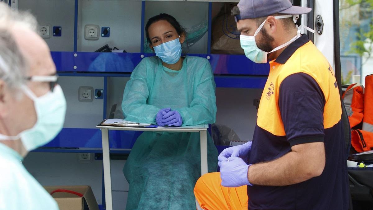 Toma de muestras ayer en la unidad móvil de La Roca.