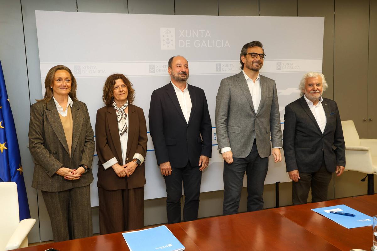Representantes de diputaciones y Xunta en su reunión hoy en Santiago