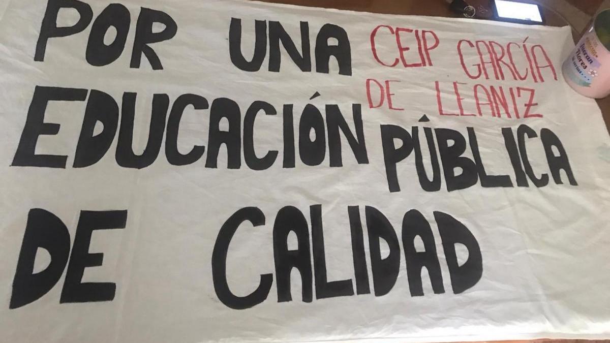 Protestan por el cierre de aulas en el CEIP García de Leániz