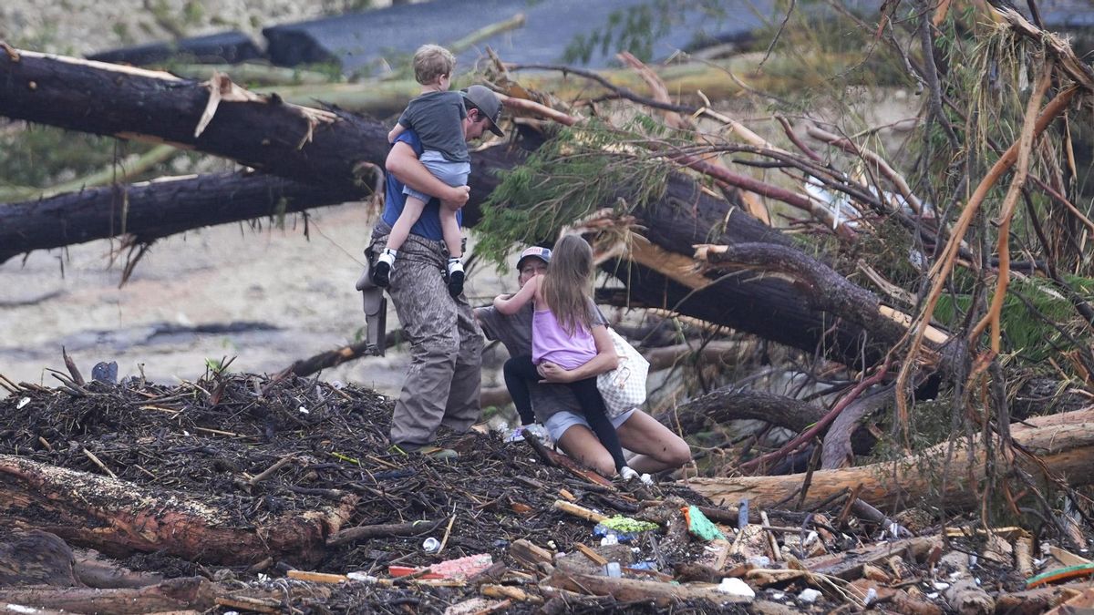 Al menos 29 muertos, 9 de ellos menores, y más de 20 niñas de un campamento desaparecidas por graves inundaciones en Texas Al menos 29 muertos, 9 de ellos menores, y más de 20 niñas de un campamento desaparecidas por graves inundaciones en Texas