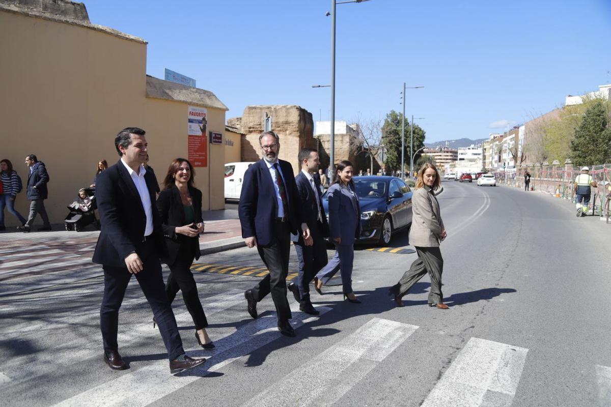 La consejera Rocío Díaz visita el inicio de las obras de la segunda fase de reforma de la ronda del Marrubial.