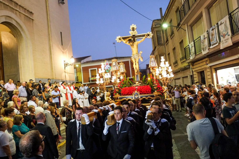 La procesión del Cristo del Buen Suceso en Elda