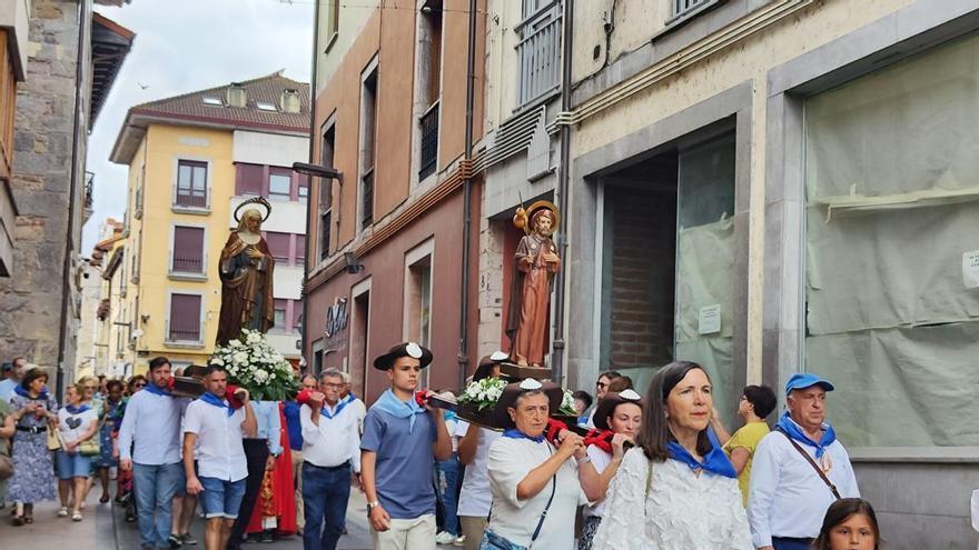 La procesión de Santiago y Santa Ana, en imágenes