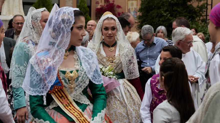 Lía, la primera fallera mayor trans | Lía celebra su primer acto como ...