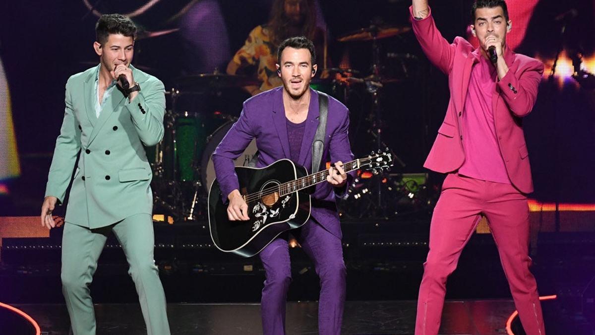 Los Jonas Brothers al completo asisten al lanzamiento de un nuevo proyecto de Nick