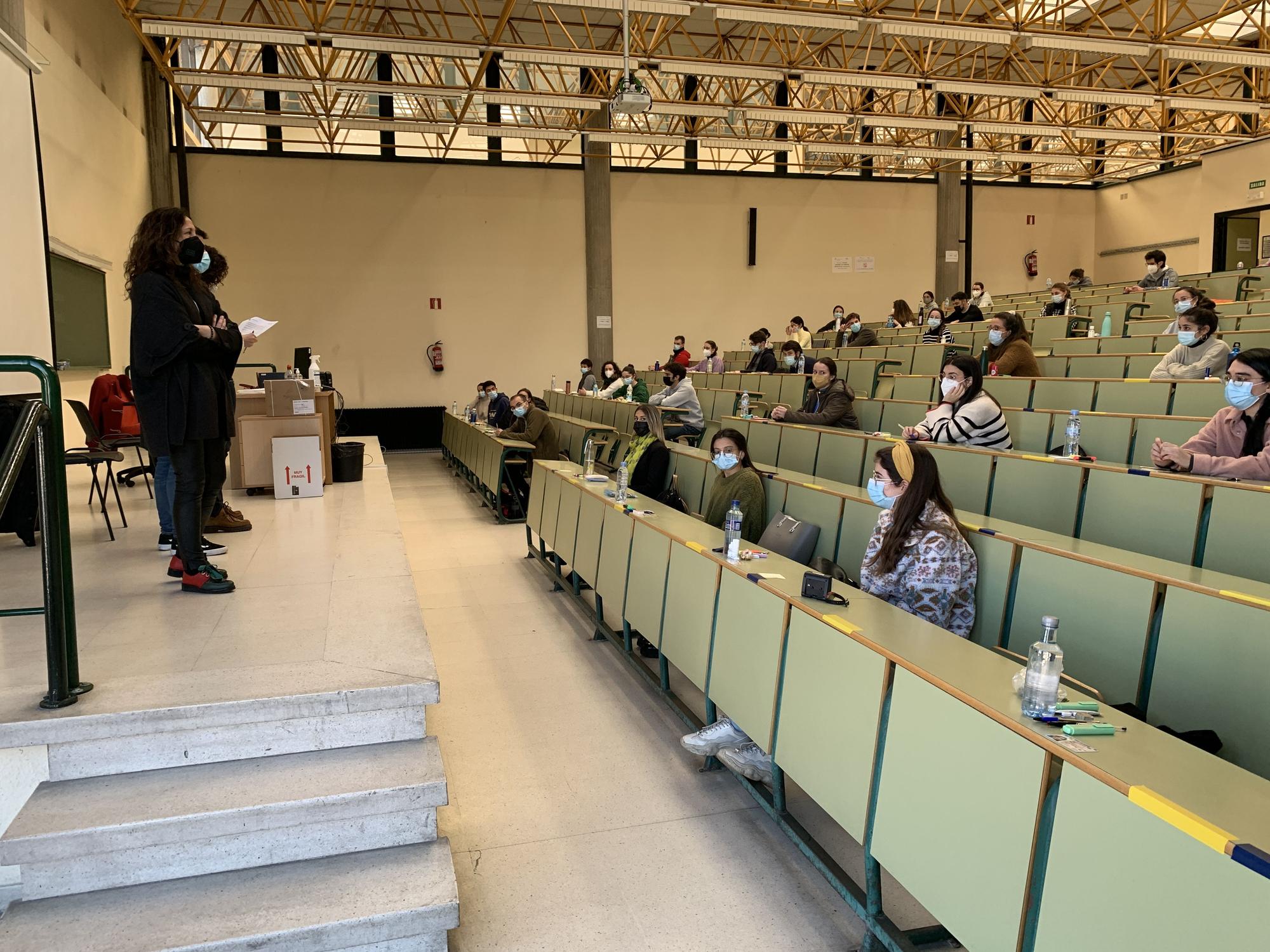 La hora de la verdad para casi 1.500 futuros médicos que se examinan del MIR en Oviedo