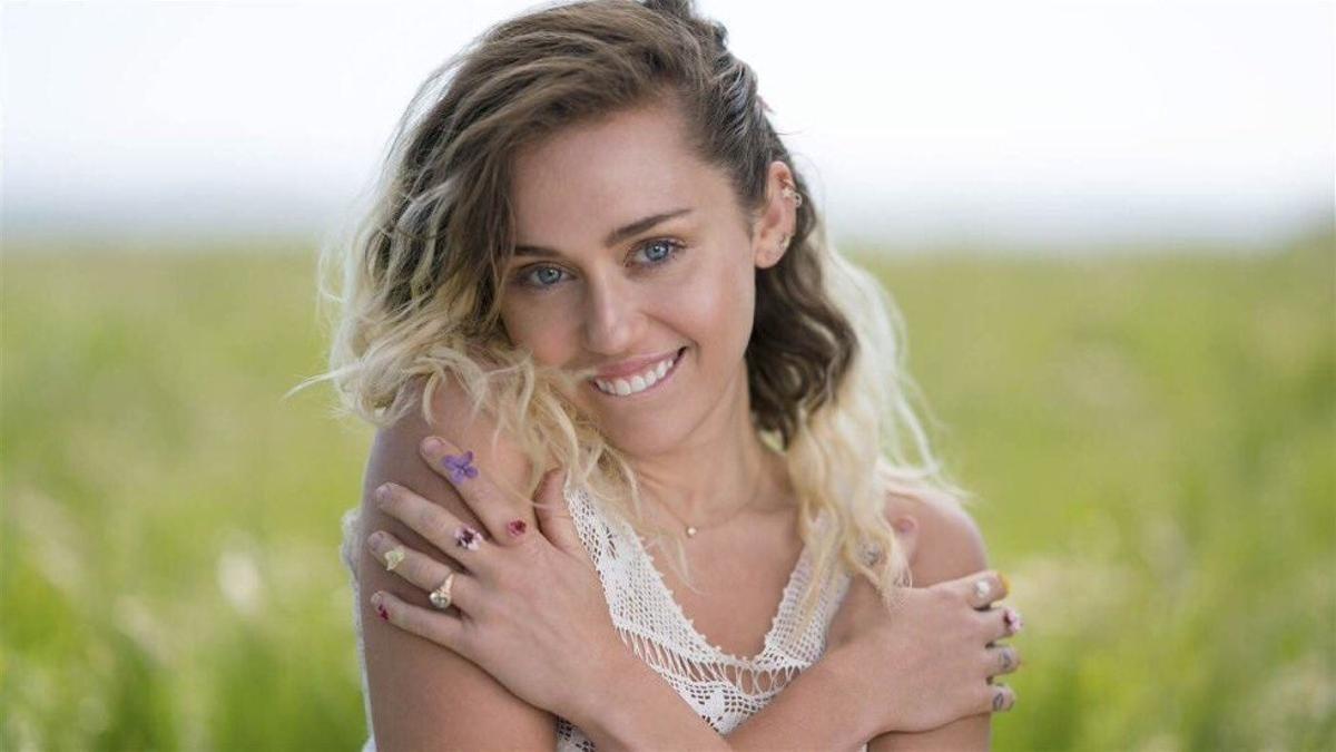Miley Cyrus encantada con el veranito