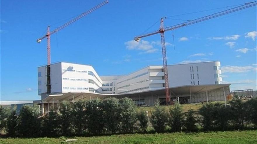 Cáceres pide a la Junta consignar en el presupuesto 26 millones para el hospital