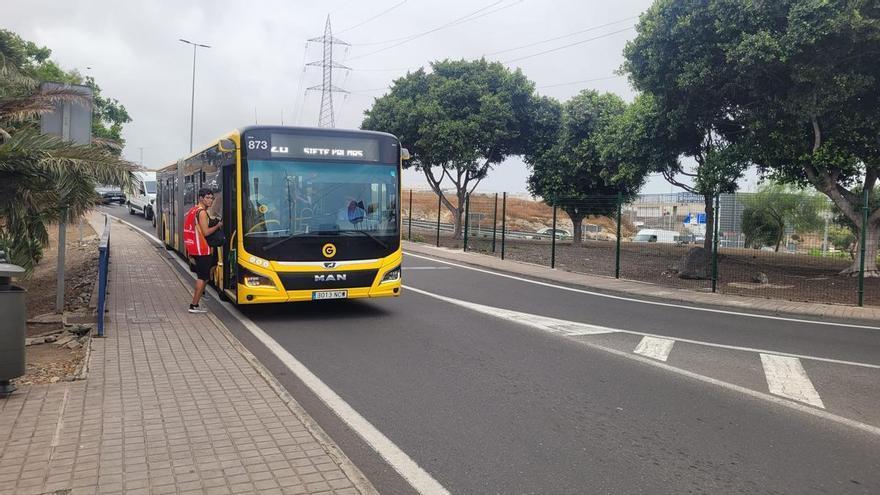 "No se puede permitir": vecinos de Lomo Blanco exigen cambios en la parada de guaguas de la rotonda