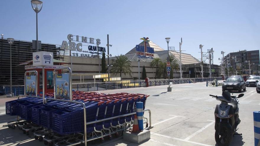 Aparcamiento del centro comercial, en Xirivella