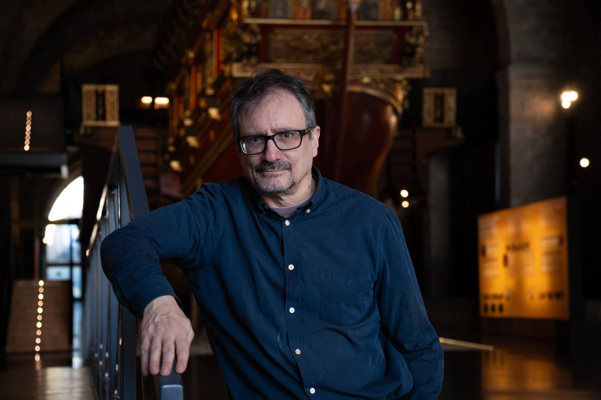 Retrato de Albert Sánchez Piñol presenta 'Després del naugfrafi'.