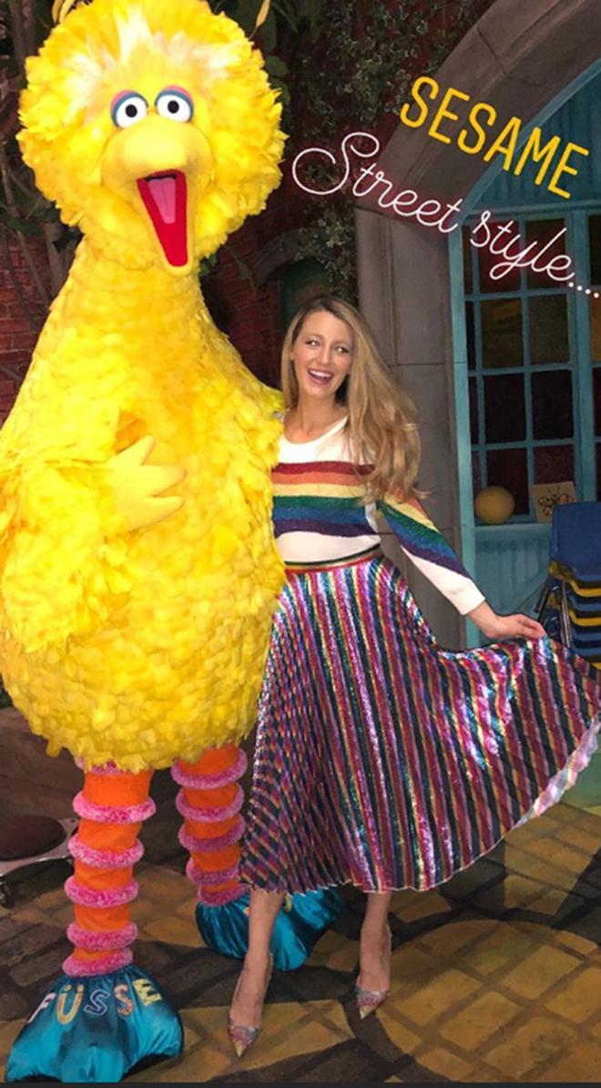 Blake Lively en el plató de Barrio Sésamo