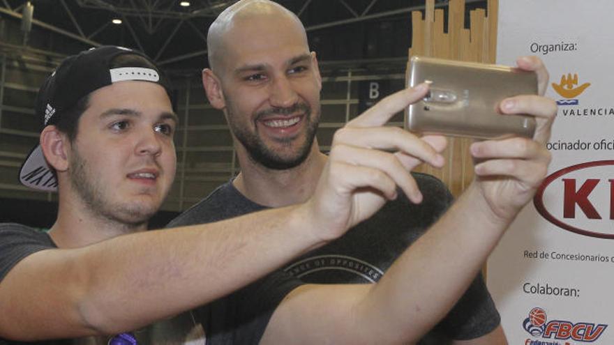 James Augustine visitó la Basket Passion en Feria Valencia