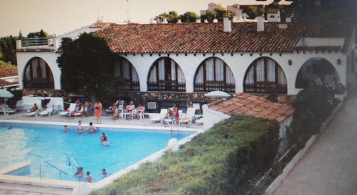 Exterior de El Figón, situado cerca de la playa de las Fuentes de Alcossebre.