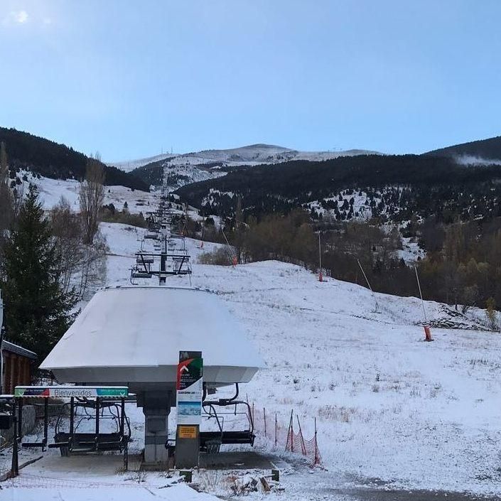 Primera nevada de este otoño en el Pirineo aragonés