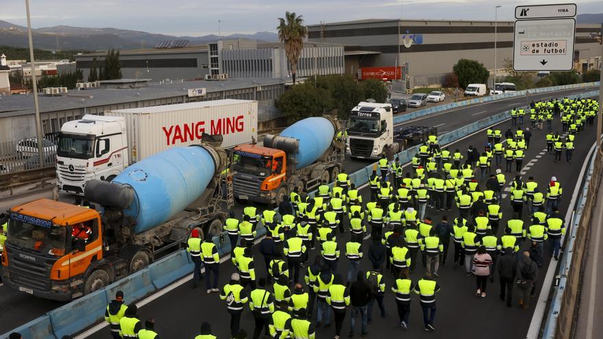 ¿Se acerca el fin del conflicto laboral en Acerinox? La empresa acepta la propuesta pero no la ve viable para su planta de Los Barrios