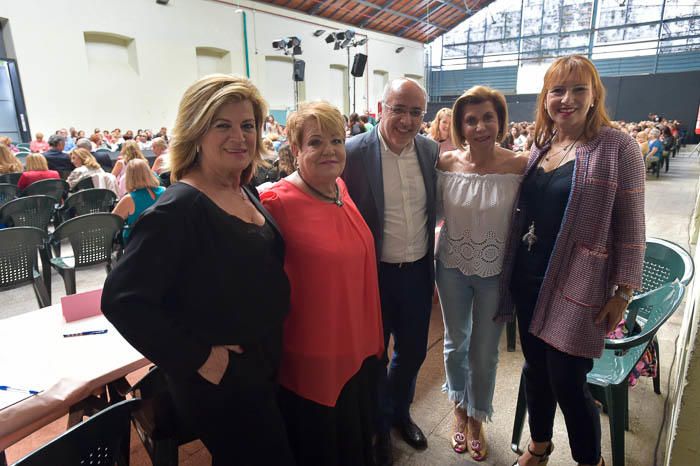 Desfile benéfico de la Asociación Canaria de ...