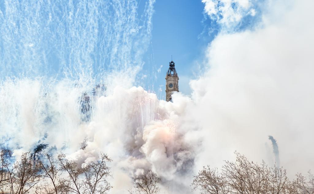 Final de una mascletá de Valencia.
