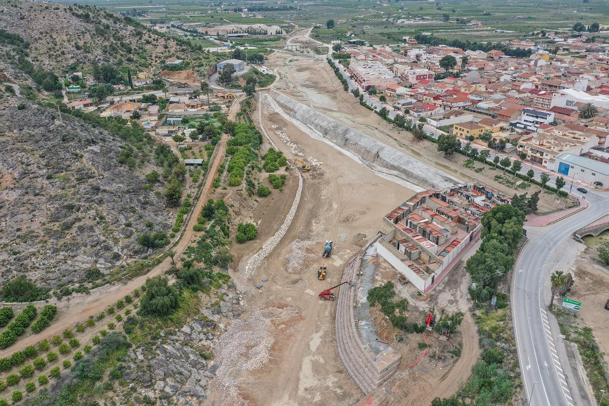 Obras de reparación del azud de la Rambla río Chícamo-Abanilla a su paso por el azud de Benferri