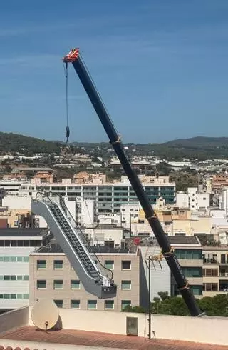 Una vecina de Ibiza, autora de una foto espectacular: "Estaba regando los geranios y de repente veo una escalera flotando"