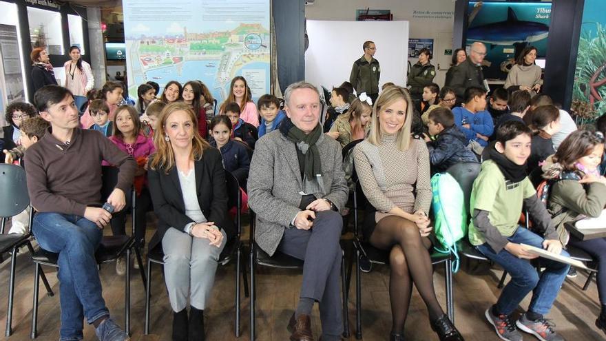 Adolfo Moreno y Patricia Alba (en el centro) en la entrega del premio.