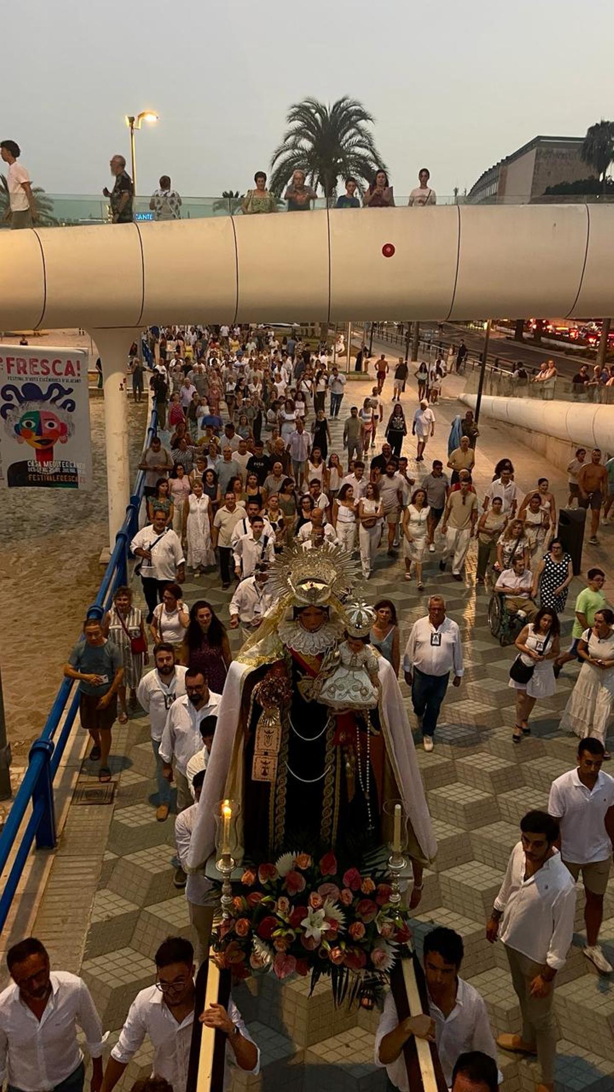 La Virgen del Carmen desembarca en Alicante