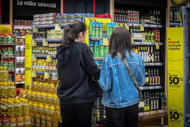 Factura de la rebaja del IVA: 244 millones en alimentos y 2 millones en compresas y preservativos