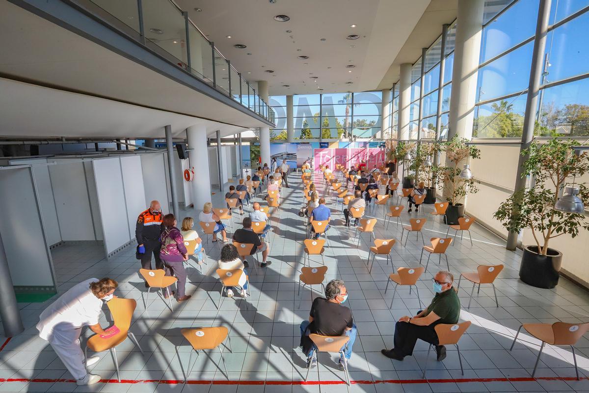 Vacunación masiva en el Centro Municipal de Ocio de Torrevieja en el verano de 2021