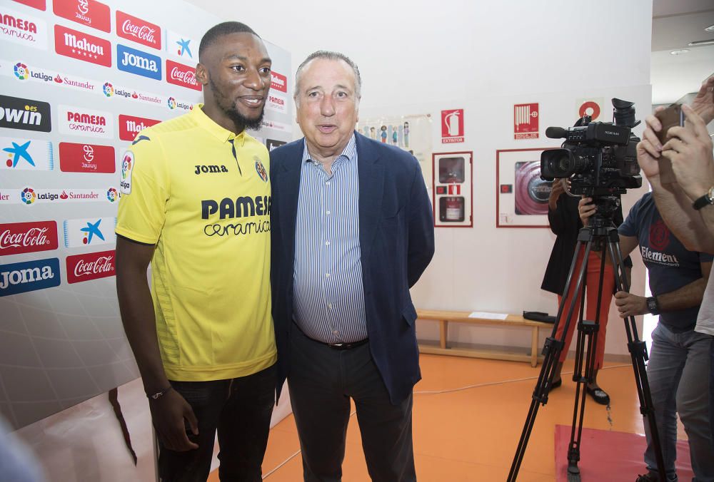 Presentación de Toko Ekambi en el Villarreal CF