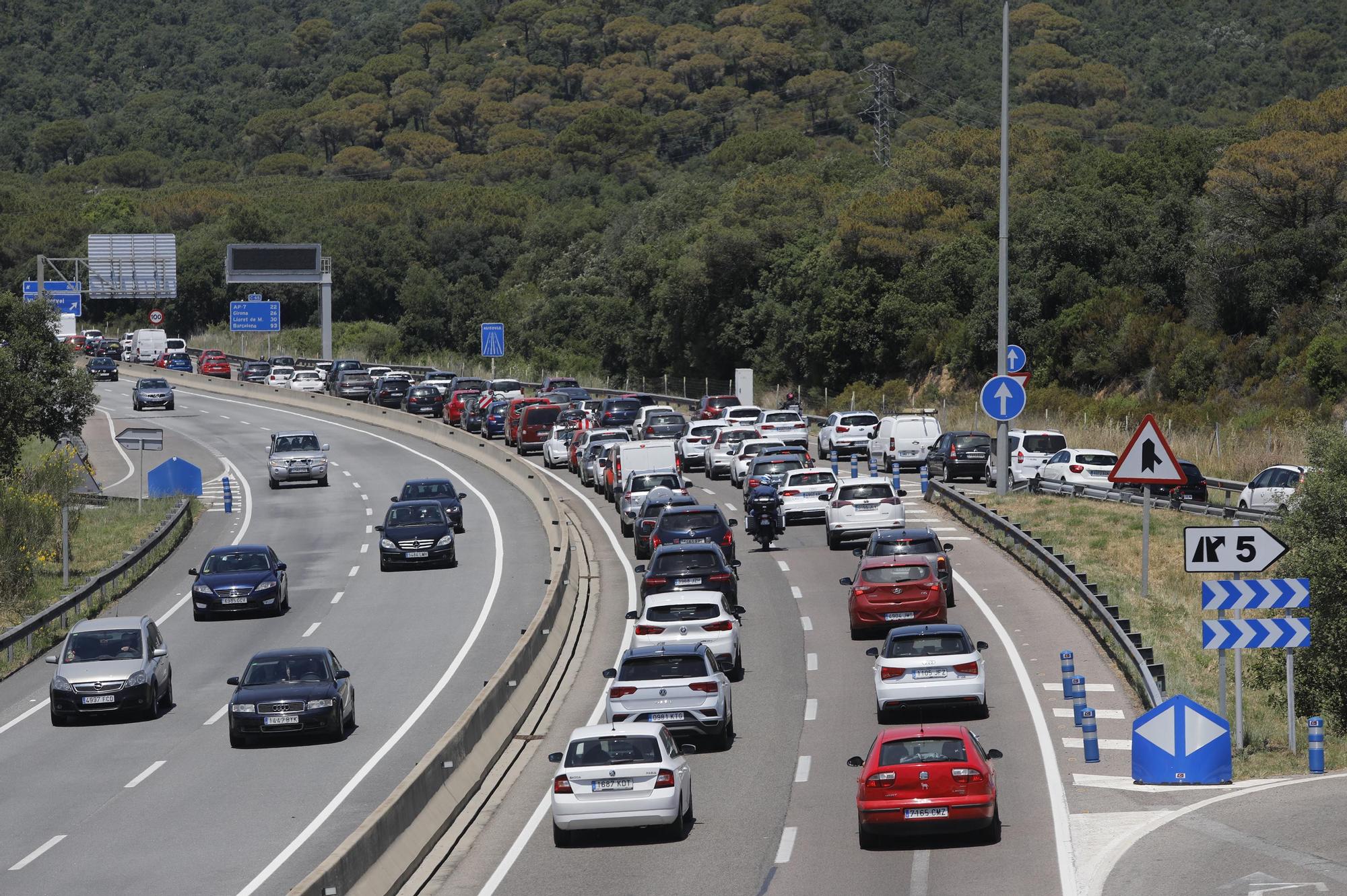 Retencions en carreteres gironines per l'operació tornada de la segona Pasqua