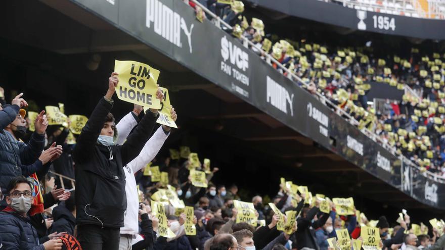 Nadie debate sobre el Lim go Home, sino sobre el primer día sin Peter Lim en Valencia