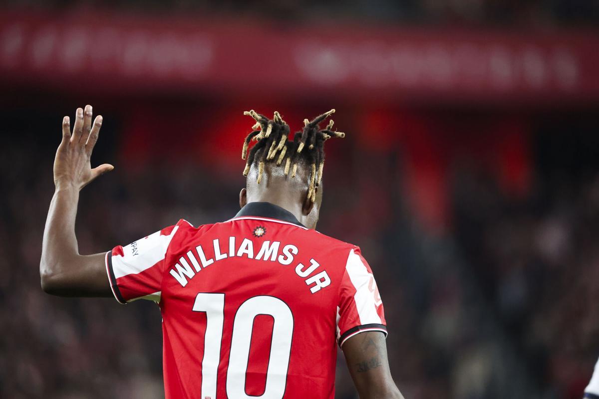 BILBAO, 01/02/2026.- El delantero del Athletic Club Nico Williams durante el encuentro correspondiente a la jornada 22 que Athletic Club y Real Sociedad disputan hoy domingo en el estadio de San Mamés, en Bilbao. EFE / Luis Tejido.