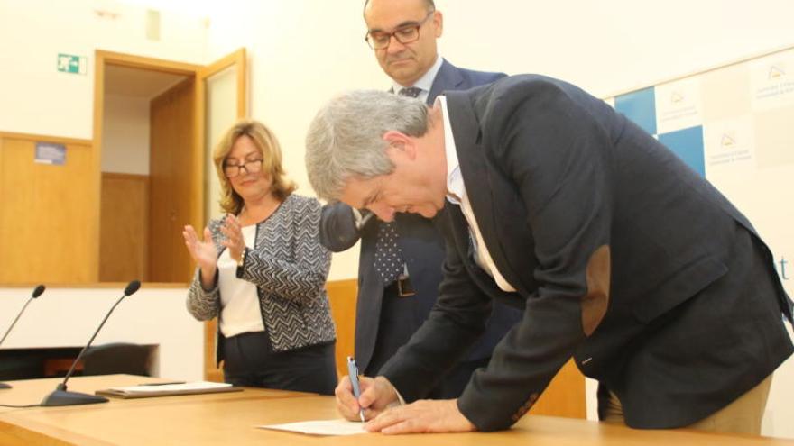 José María Esteve toma posesión como decano de Educación