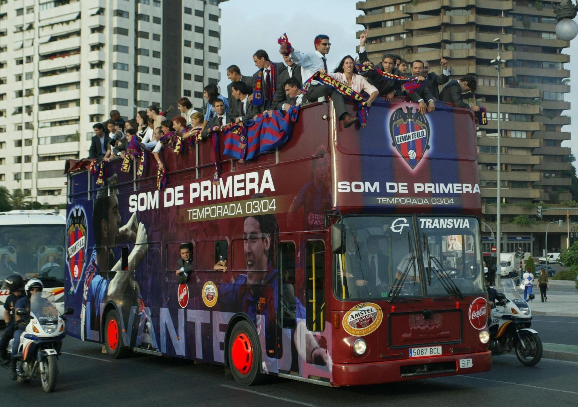 Rememora anteriores ascensos del Levante con imágenes ya históricas