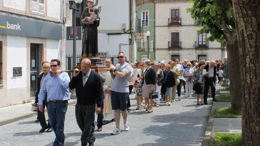 La procesión de San Antonio ayer.