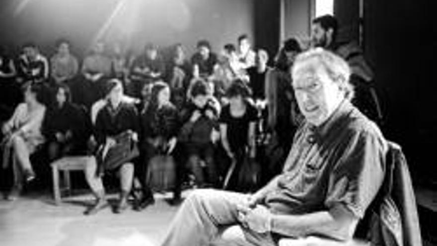 Encuentro de los alumnos con el dramaturgo Carlos Gil Zamora