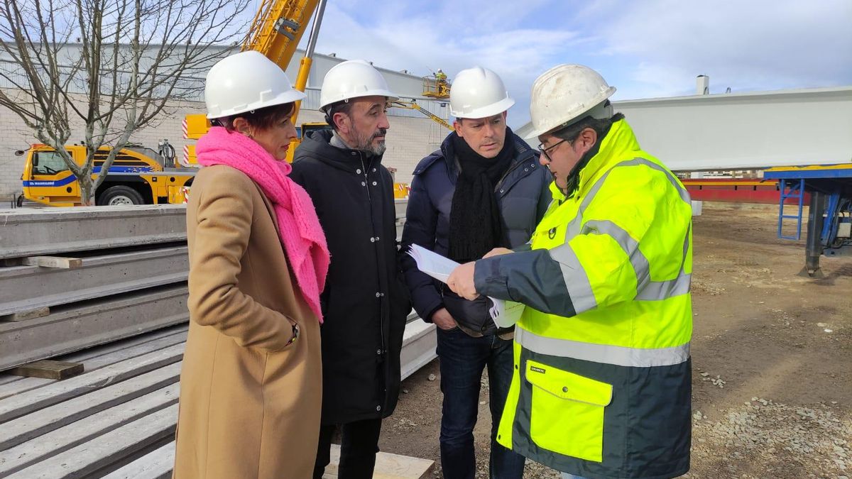 Ana Mayor, José Luis Prieto y Francisco José Requejo visitan las obras del Parque de Bomberos Zamora Rural.