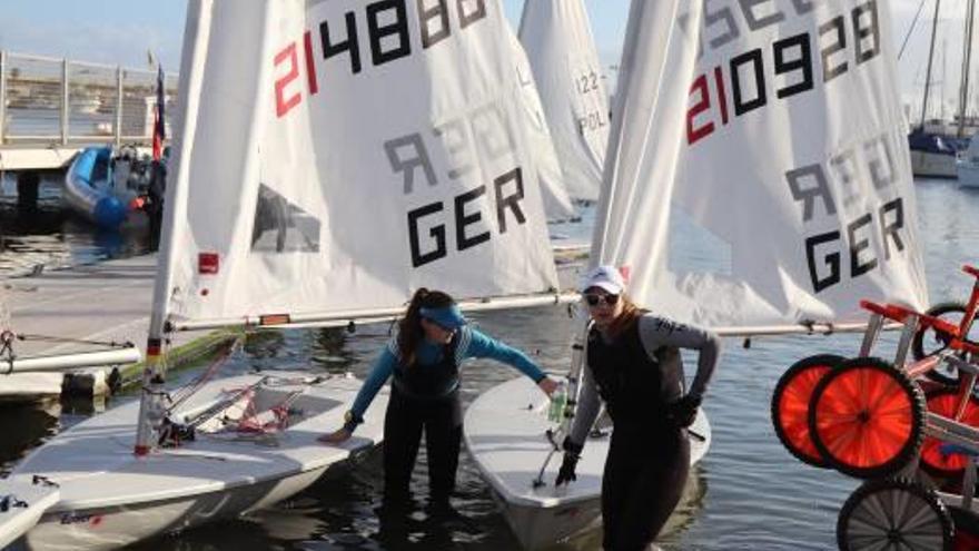 Torrevieja acoge a la potente flota Laser.