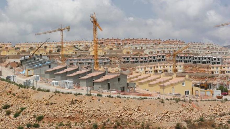 Urbanización &#039;Residencial Gata&#039; construida en la montaña de la Solana de Gata (la Marina Alta).