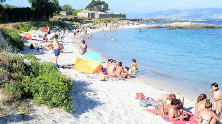 Playa de Cangas, en la zona próxima a Massó. // Gonzalo Núñez