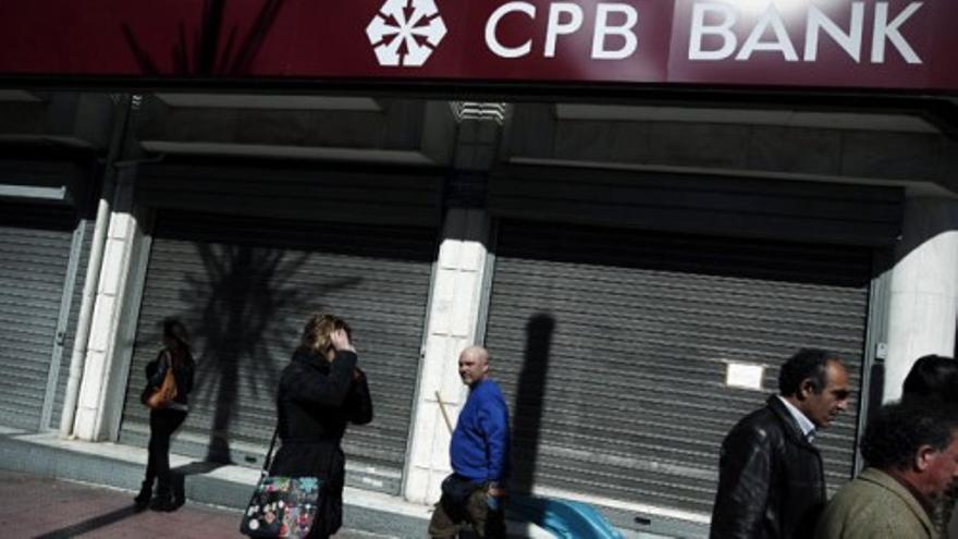 Los bancos chipriotas seguirán cerrados hasta el jueves